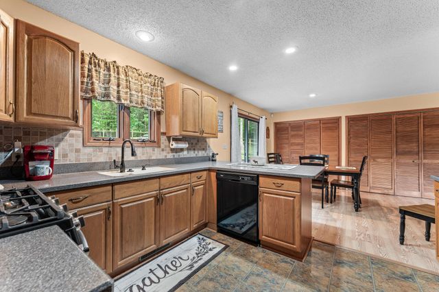 845 Alyeska Point Road, Lampe, MO 65681