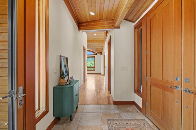 616 Mountain Paradise Drive, Grants Pass, OR 97526