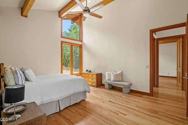 616 Mountain Paradise Drive, Grants Pass, OR 97526