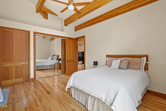 616 Mountain Paradise Drive, Grants Pass, OR 97526