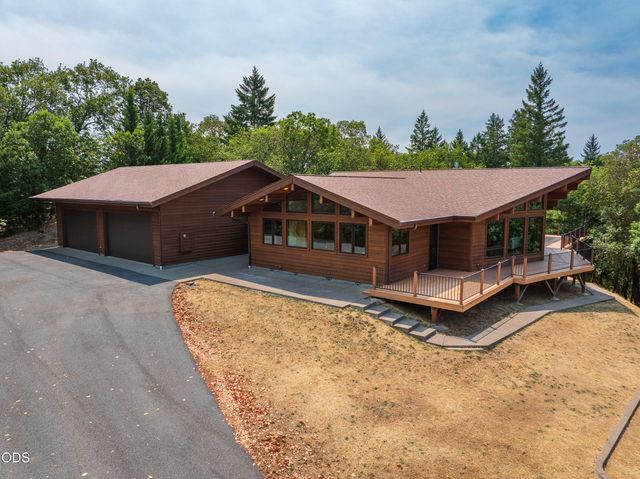 616 Mountain Paradise Drive, Grants Pass, OR 97526