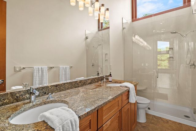 616 Mountain Paradise Drive, Grants Pass, OR 97526