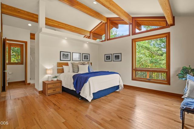 616 Mountain Paradise Drive, Grants Pass, OR 97526