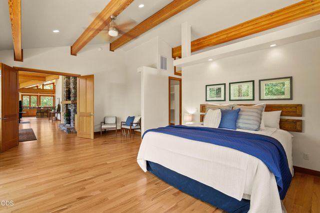 616 Mountain Paradise Drive, Grants Pass, OR 97526
