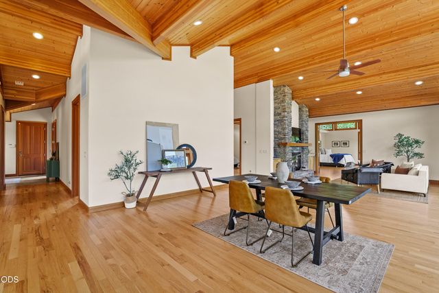 616 Mountain Paradise Drive, Grants Pass, OR 97526