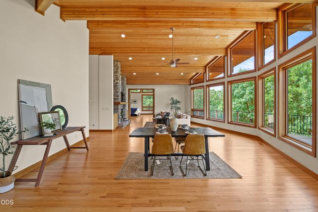 616 Mountain Paradise Drive, Grants Pass, OR 97526