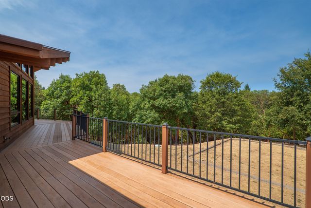 616 Mountain Paradise Drive, Grants Pass, OR 97526