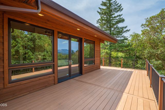 616 Mountain Paradise Drive, Grants Pass, OR 97526