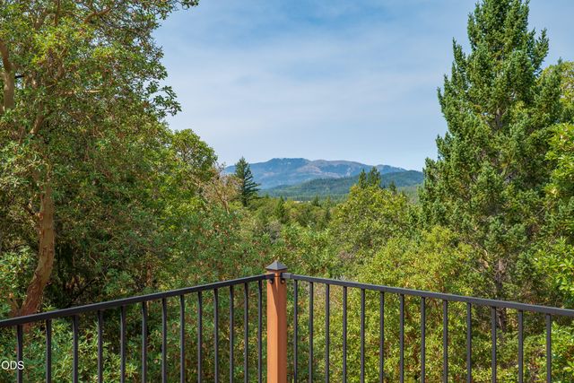 616 Mountain Paradise Drive, Grants Pass, OR 97526