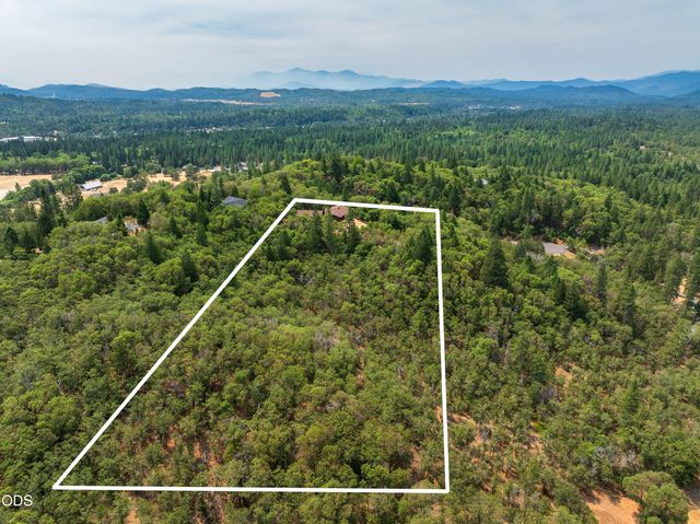 616 Mountain Paradise Drive, Grants Pass, OR 97526
