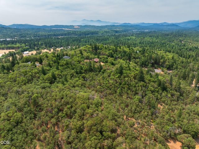 616 Mountain Paradise Drive, Grants Pass, OR 97526