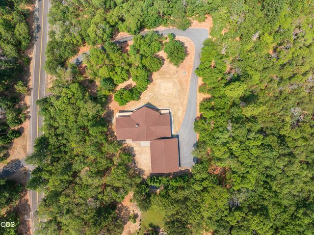 616 Mountain Paradise Drive, Grants Pass, OR 97526