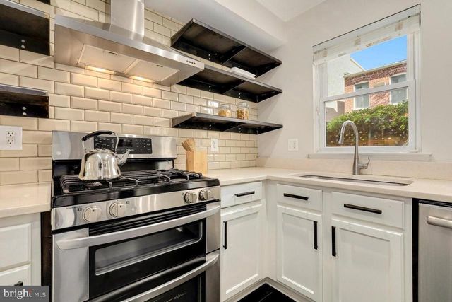 924 4TH ST SE, Washington, DC 20003