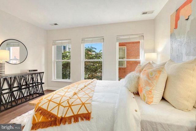 924 4TH ST SE, Washington, DC 20003