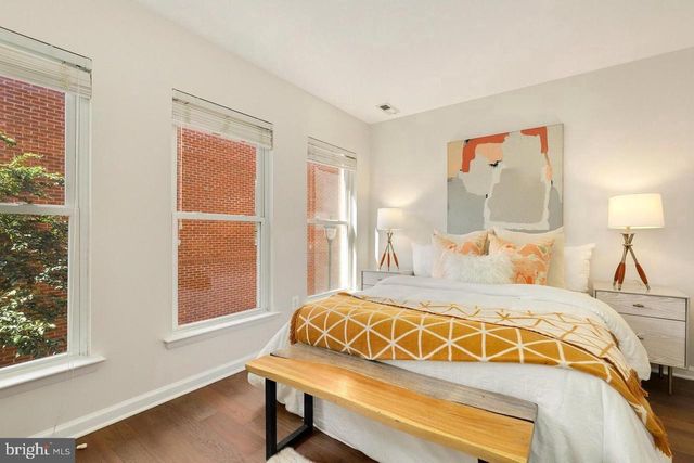 924 4TH ST SE, Washington, DC 20003