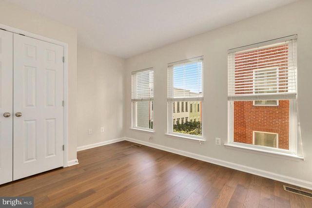 924 4TH ST SE, Washington, DC 20003