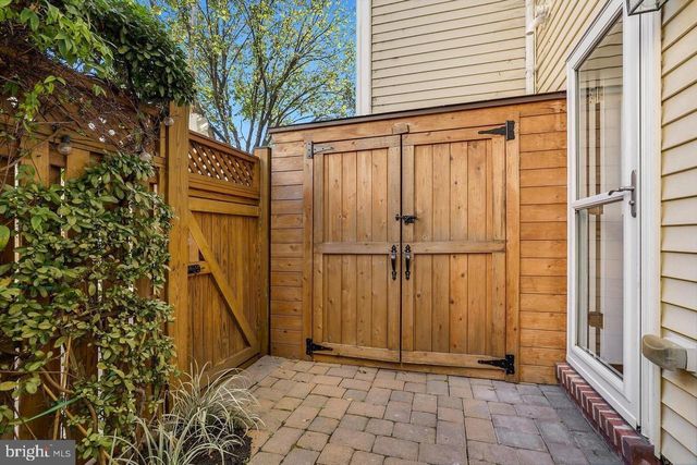 924 4TH ST SE, Washington, DC 20003