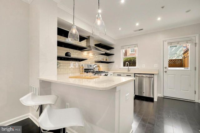 924 4TH ST SE, Washington, DC 20003