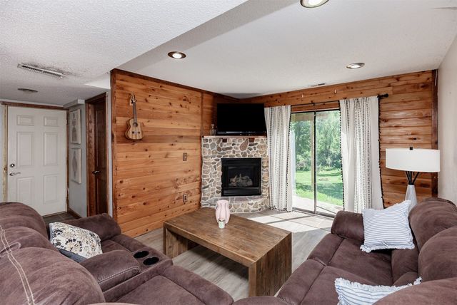 1141 19th Street, West Des Moines, IA 50265