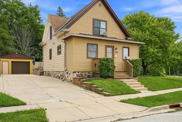 1903 Salisbury ROAD, West Bend, WI 53090