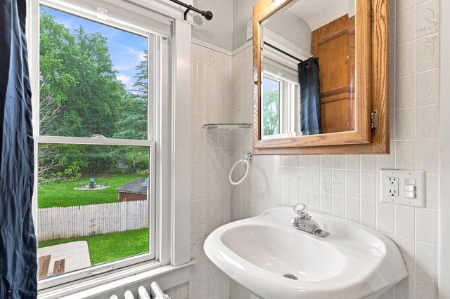1903 Salisbury ROAD, West Bend, WI 53090