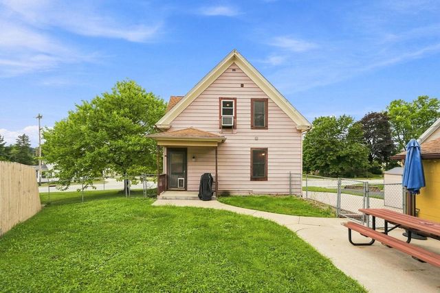 1903 Salisbury ROAD, West Bend, WI 53090