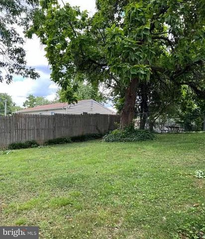425-. CLOVIS AVE, Capitol Heights, MD 20743