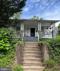 425-. CLOVIS AVE, Capitol Heights, MD 20743