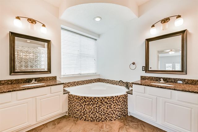 3304 Autumn Forest Drive, Pearland, TX 77584