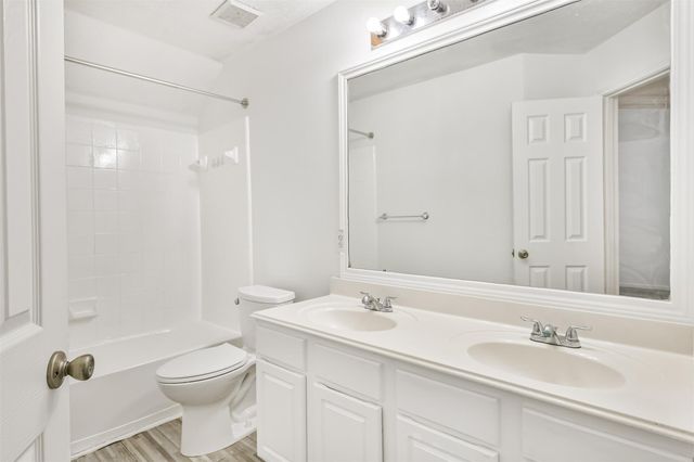 3304 Autumn Forest Drive, Pearland, TX 77584