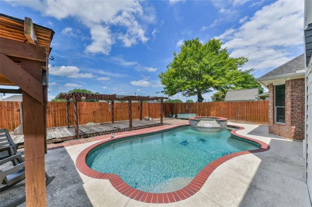 3304 Autumn Forest Drive, Pearland, TX 77584