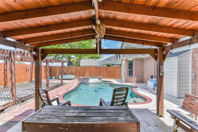 3304 Autumn Forest Drive, Pearland, TX 77584