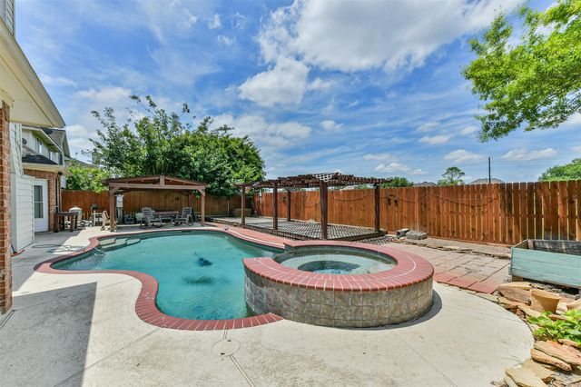 3304 Autumn Forest Drive, Pearland, TX 77584