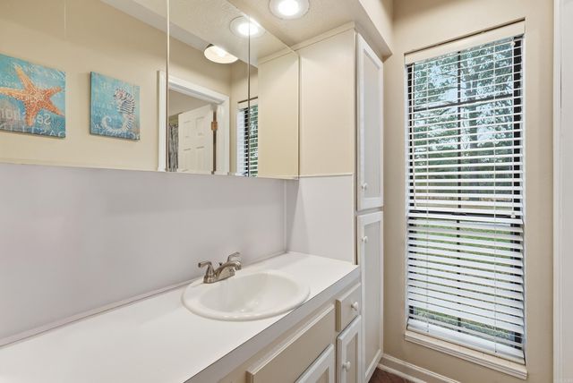 4 Spradlin Rd, Conway, AR 72032