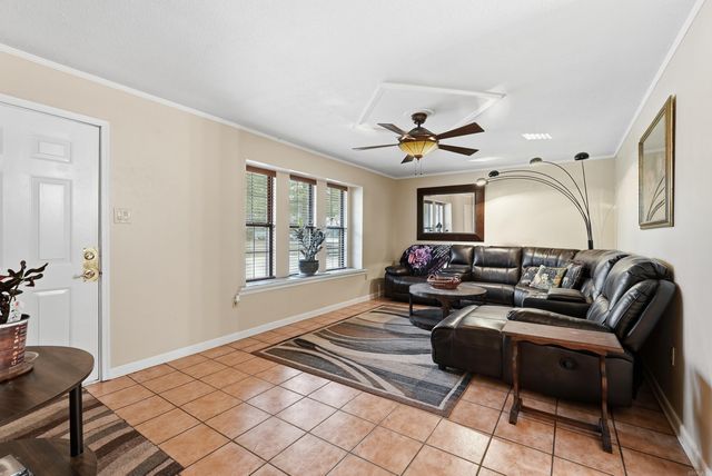 4 Spradlin Rd, Conway, AR 72032