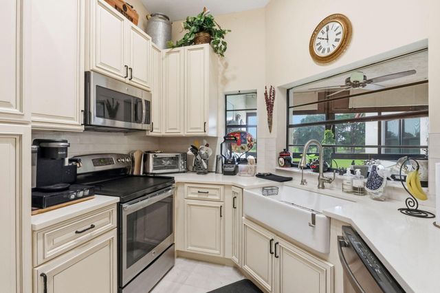 5853 Parkwalk Drive, Boynton Beach, FL 33472