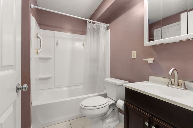 12 Beals Cove Rd B, Hingham, MA 02043