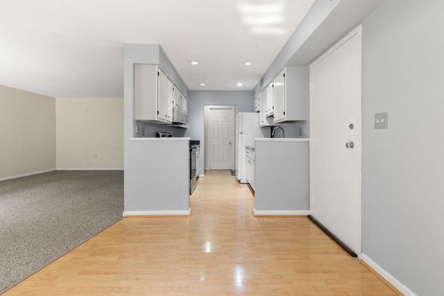 12 Beals Cove Rd B, Hingham, MA 02043