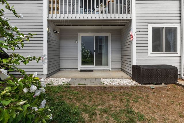 12 Beals Cove Rd B, Hingham, MA 02043