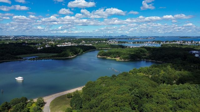 12 Beals Cove Rd B, Hingham, MA 02043