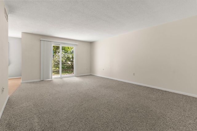 12 Beals Cove Rd B, Hingham, MA 02043
