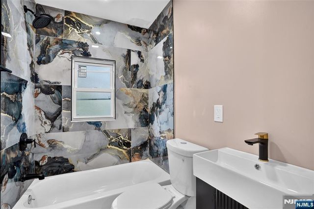33 Race Street, Bloomfield, NJ 07003