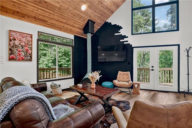 2 Watson Gap Road, Mineral Bluff, GA 30559