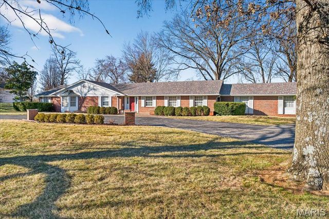 11549 Clayton Road, St Louis, MO 63131