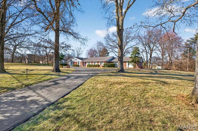 11549 Clayton Road, St Louis, MO 63131