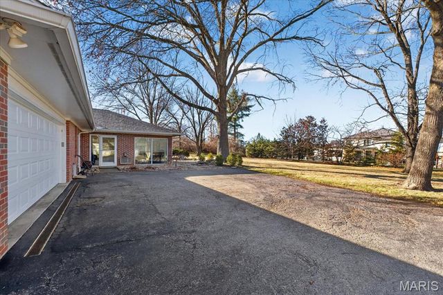 11549 Clayton Road, St Louis, MO 63131