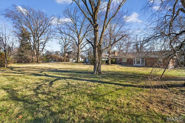 11549 Clayton Road, St Louis, MO 63131