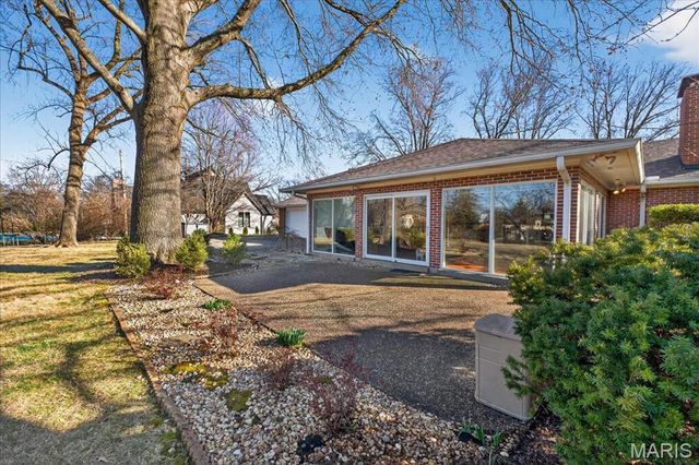 11549 Clayton Road, St Louis, MO 63131