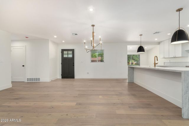 829 E DESERT PARK Lane, Phoenix, AZ 85020