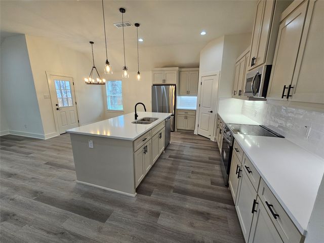 605 Begonia Drive, Azle, TX 76029